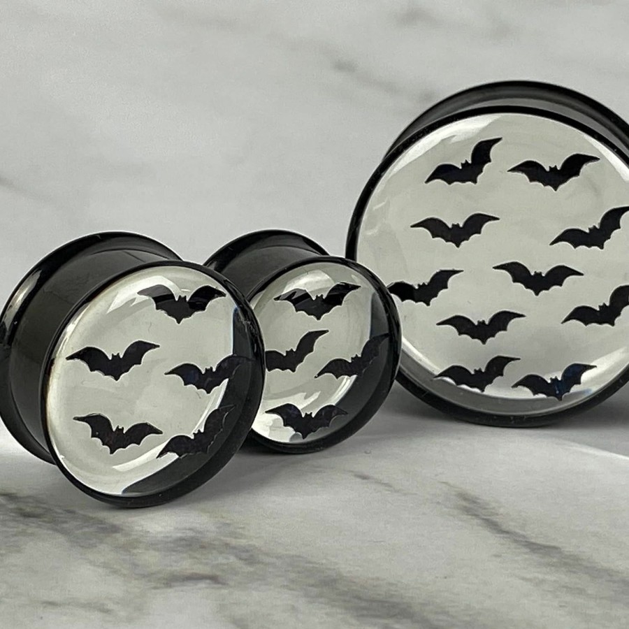 Mystic Metals Body Jewelry Mystic Metals Body Jewelry Pair Of Black Steel Round Plugs With Embedded Bats In Clear Resin (Mto-067) Body Piercing Plugs