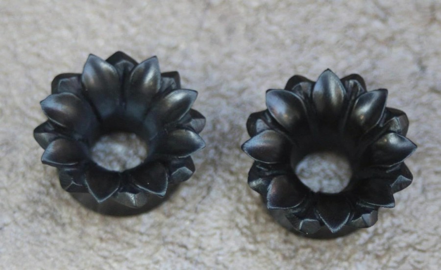 Zaya Body Jewelry Zaya Body Jewelry Pair Of Organic Black Wood Hand Carved Lotus Flower Ear Plugs Gauges 2G 0G 00G 7/16 1/2 9/16 5/8 3/4 7/8 1 Inch Body Piercing Plugs